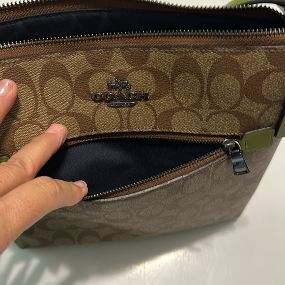 Coach - Picture 4 of 4